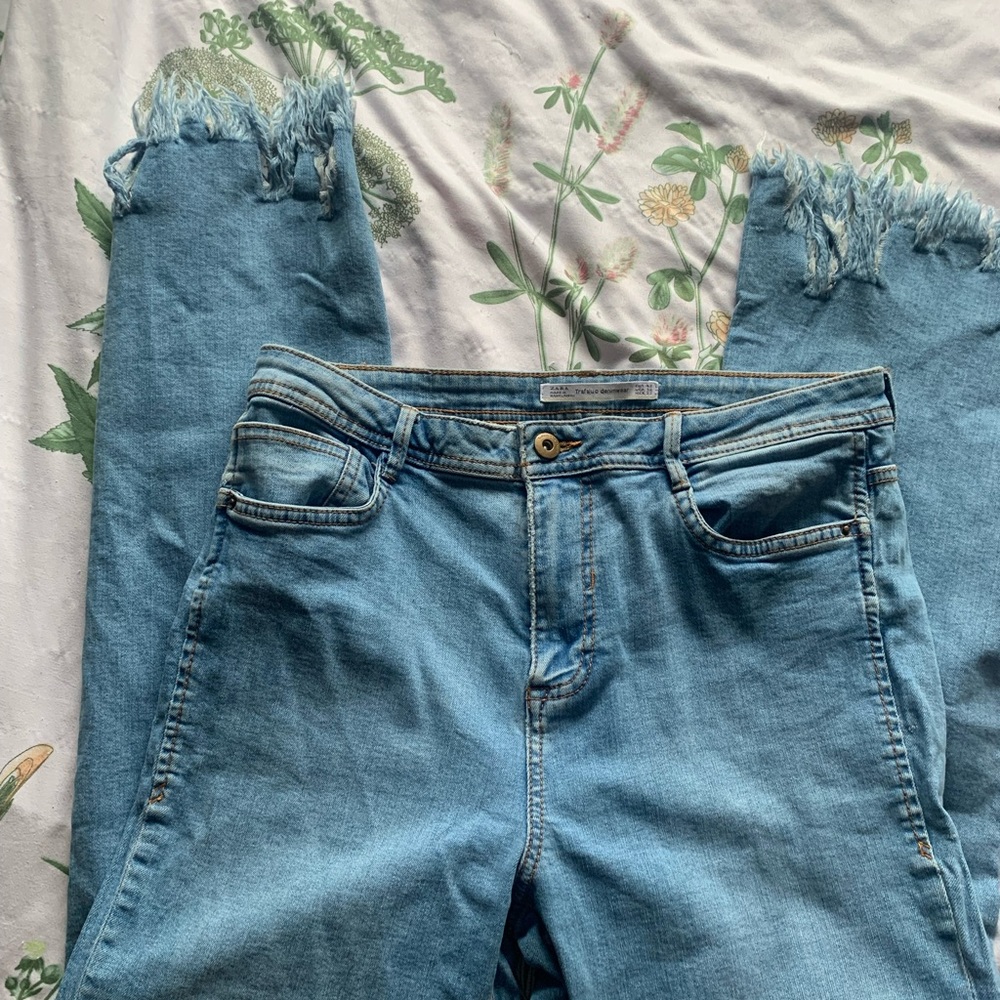 ZARA size 10 cropped destroyed hem jeans